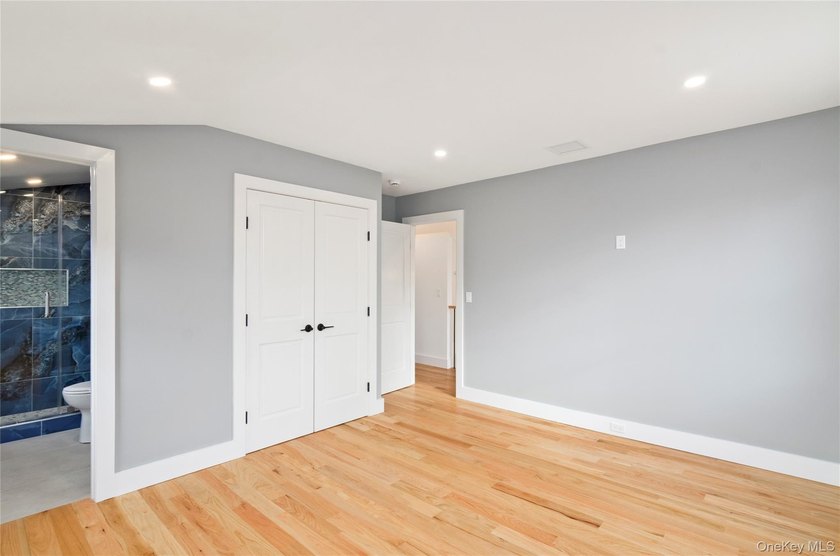 Stunning Newly Renovated Home in Hampton Bays! Welcome to this - photo 18