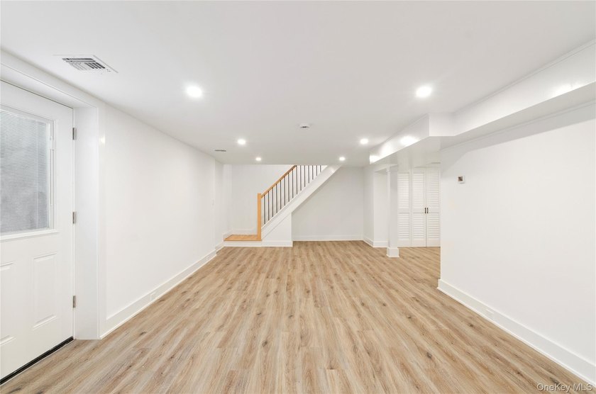 Stunning Newly Renovated Home in Hampton Bays! Welcome to this - photo 25