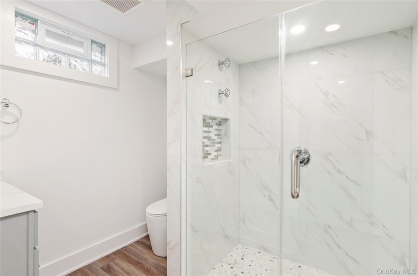 Stunning Newly Renovated Home in Hampton Bays! Welcome to this - photo 27
