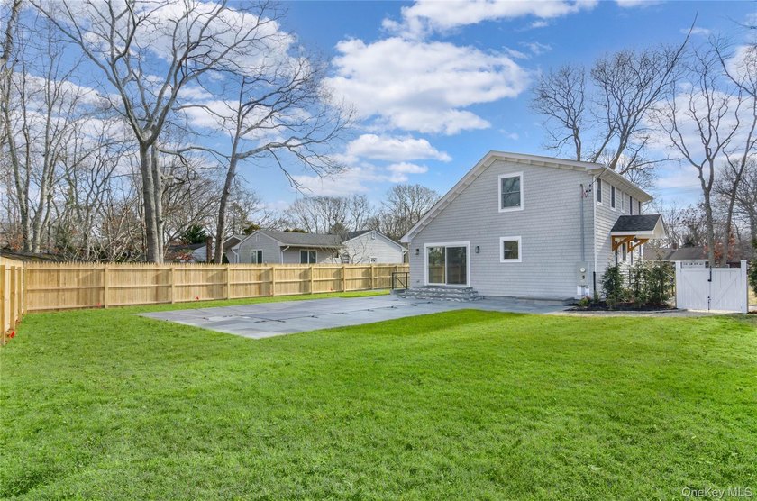 Stunning Newly Renovated Home in Hampton Bays! Welcome to this - photo 33