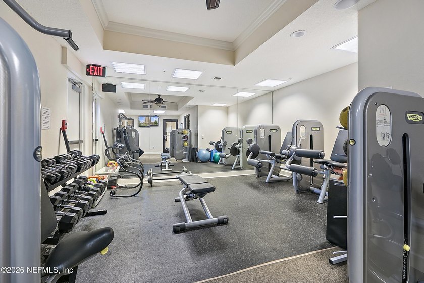 Gorgeous! Lock and Leave lifestyle with resort style amenities! - photo 22