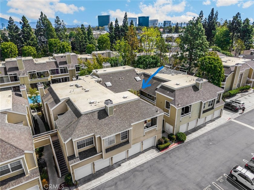 This spacious two-primary-suite condo offers exceptional - photo 34