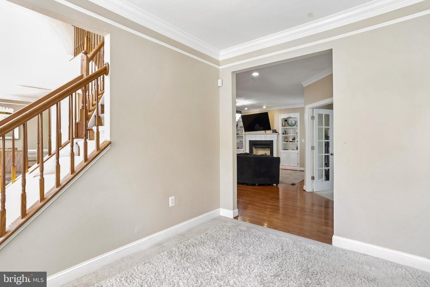 Welcome to refined living in the prestigious Beech Tree Gated - photo 4