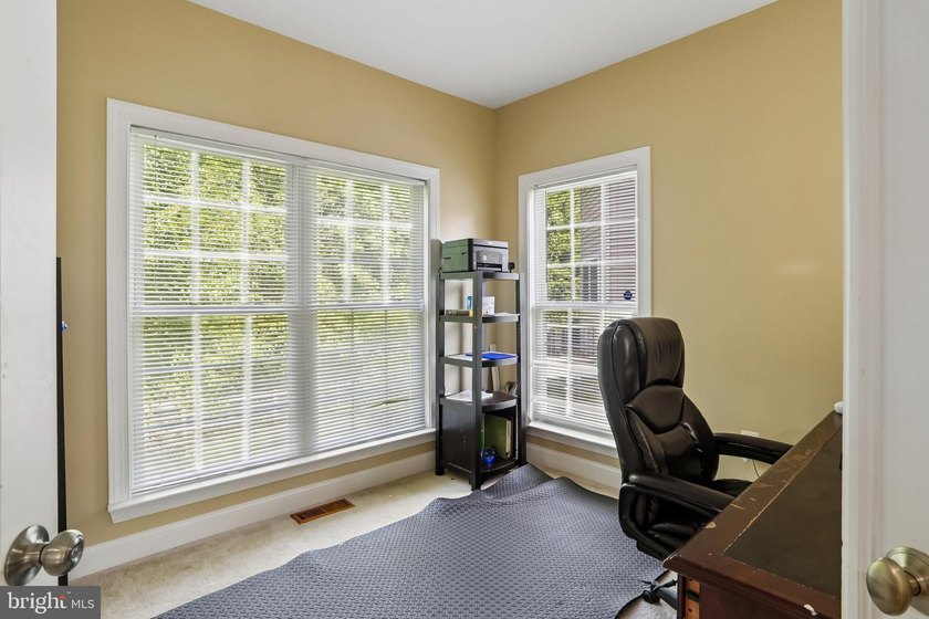 Welcome to refined living in the prestigious Beech Tree Gated - photo 5