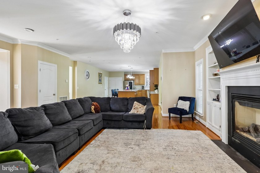 Welcome to refined living in the prestigious Beech Tree Gated - photo 8