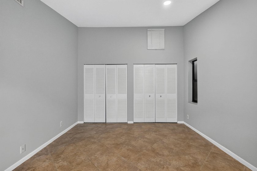 Beautifully updated and move-in ready, this charming villa is - photo 14