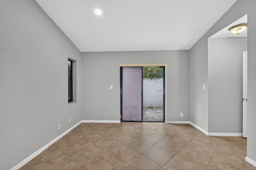 Beautifully updated and move-in ready, this charming villa is - photo 15
