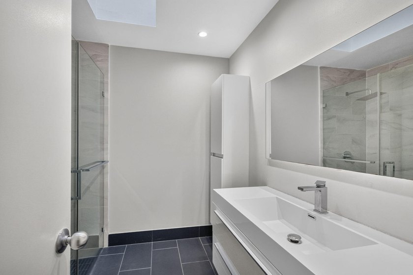 Beautifully updated and move-in ready, this charming villa is - photo 16