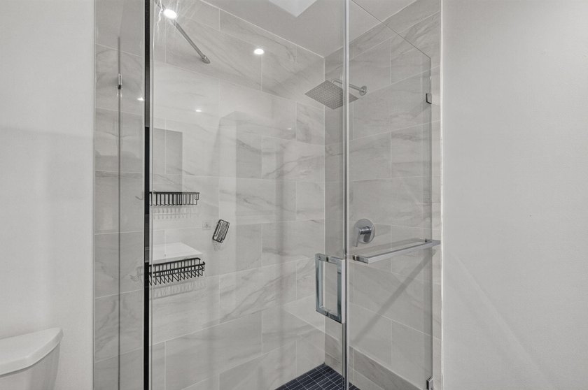 Beautifully updated and move-in ready, this charming villa is - photo 17