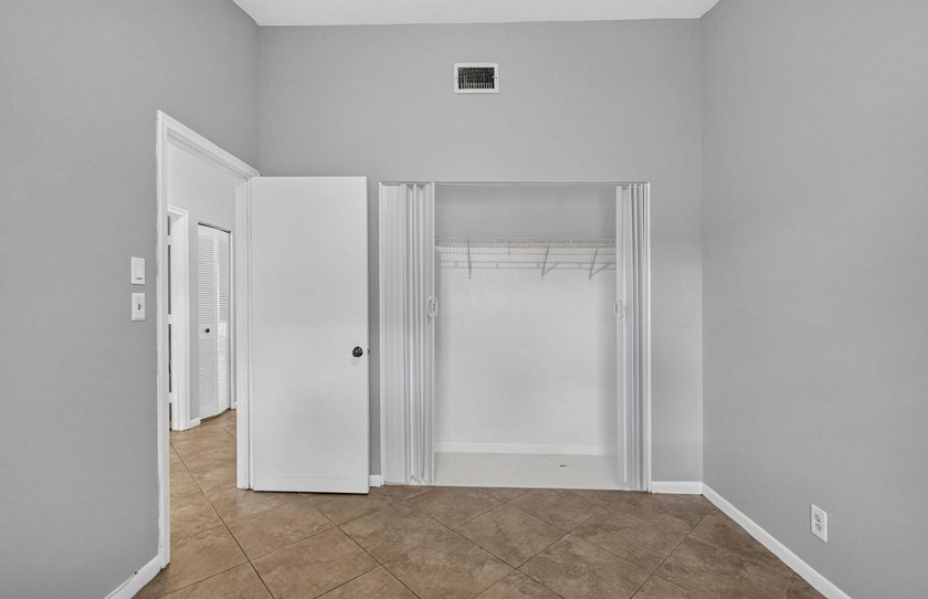 Beautifully updated and move-in ready, this charming villa is - photo 23