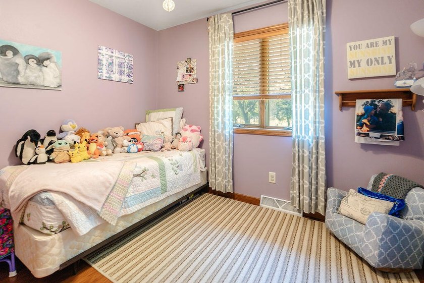 Welcome to this beautifully maintained 3-bedroom, 2-bath home on - photo 25