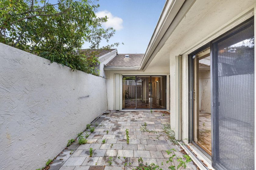 Beautifully updated and move-in ready, this charming villa is - photo 26