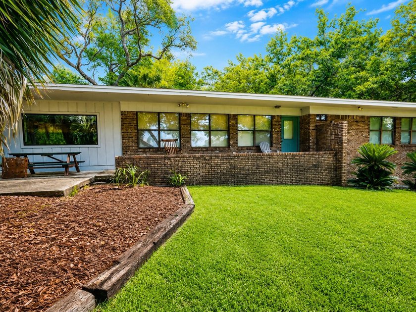 UNMATCHED PRIVACY, SPECTACULAR VIEWS, &amp; ULTIMATE NICEVILLE - photo 2