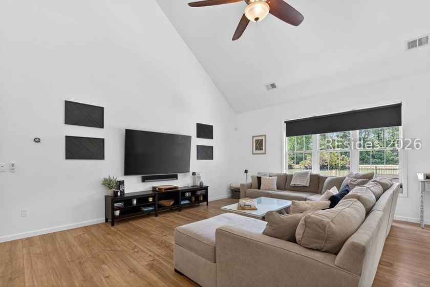 Conveniently located in the heart of Bluffton, just minutes from - photo 9