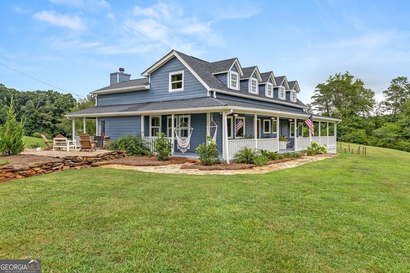 A beautifully remodeled farmhouse situated on 13.39 private - photo 4