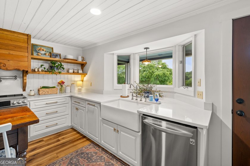 A beautifully remodeled farmhouse situated on 13.39 private - photo 7
