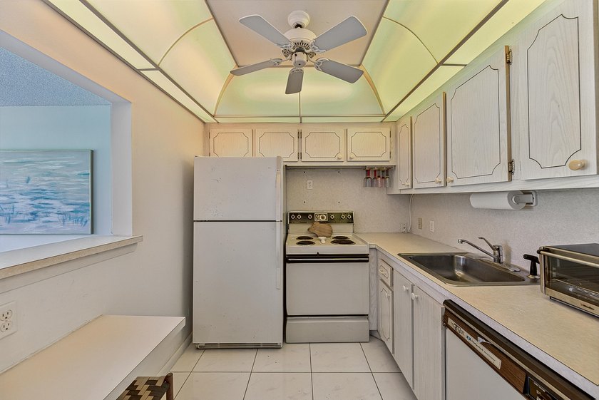 The Best Value inBoca Raton! Low-priced condo in the community! - photo 17