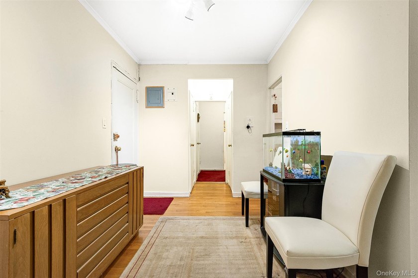 Expansive 1 bedroom with a great layout and potential of a JR4 - photo 4