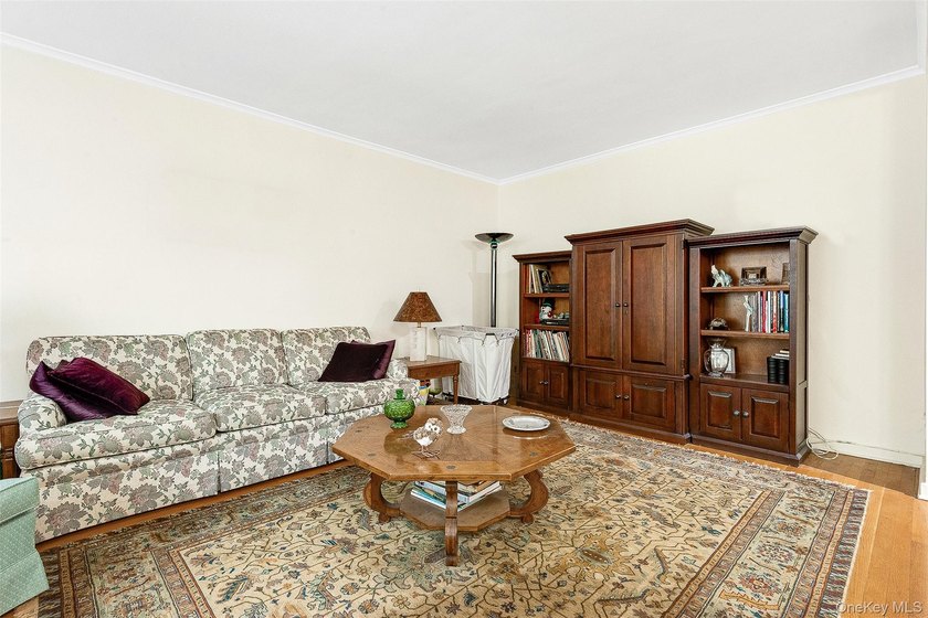 Expansive 1 bedroom with a great layout and potential of a JR4 - photo 9