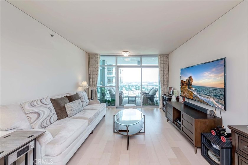 Stunning 15th floor with amazing city lights and mountain views - photo 8