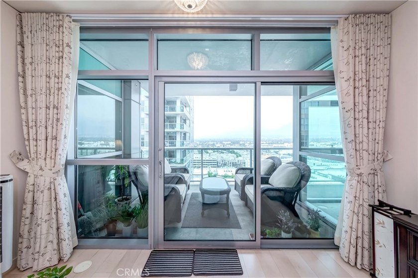 Stunning 15th floor with amazing city lights and mountain views - photo 9