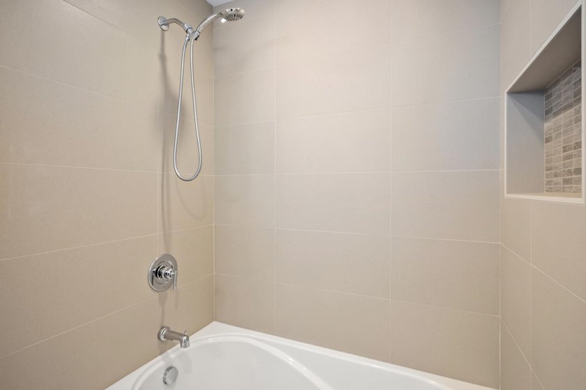 Renovated beach-style 3 bd, 2 ba home with 2 bd, 1 ba permitted - photo 8