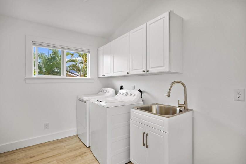 Renovated beach-style 3 bd, 2 ba home with 2 bd, 1 ba permitted - photo 9