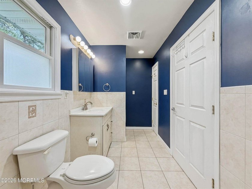 Endless possibilities await in this expansive 3,400+ sq ft - photo 32