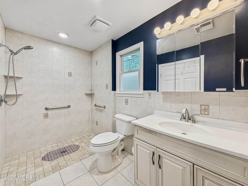 Endless possibilities await in this expansive 3,400+ sq ft - photo 33
