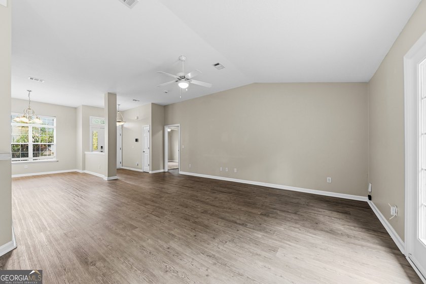 Welcome home to this sweet 3-bedroom, 2-bathroom home located in - photo 8
