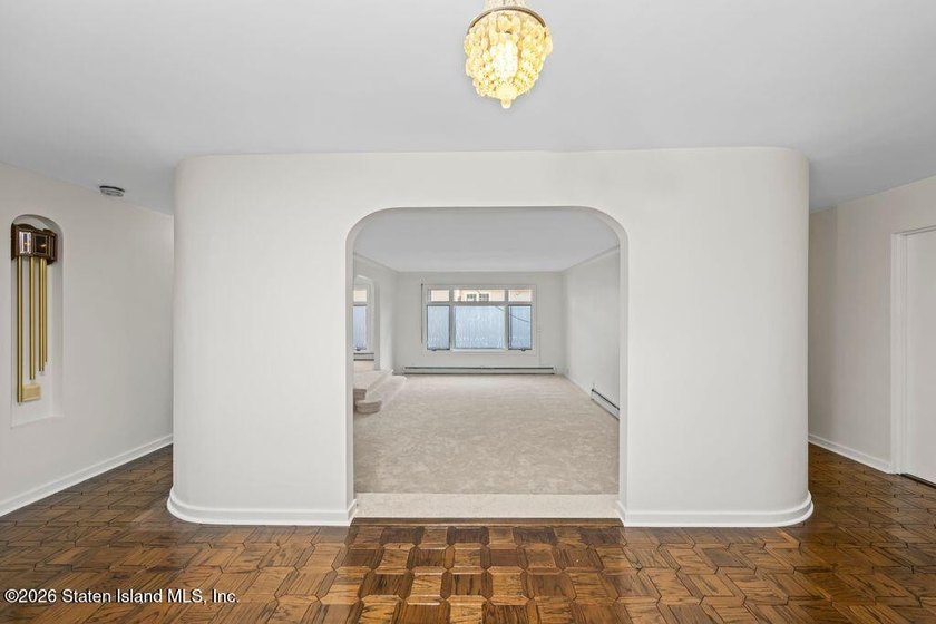 Welcome to this welcoming and sprawling mid-century modern - photo 7