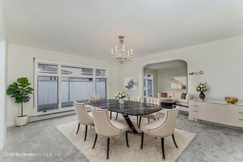 Welcome to this welcoming and sprawling mid-century modern - photo 10