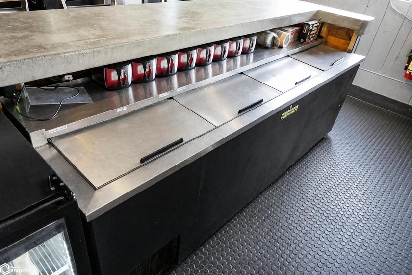 TURN-KEY BAR &amp; GRILL BUSINESS OPPORTUNITY! An exceptional - photo 11