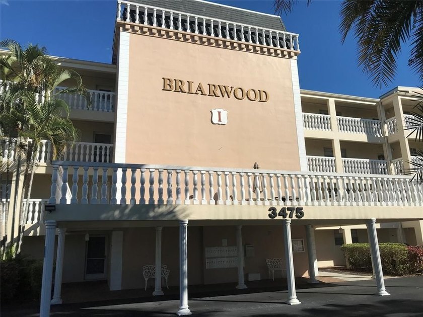 Briarwood Club in the heart of Coral Springs. Spacious 2-Beds - photo 3