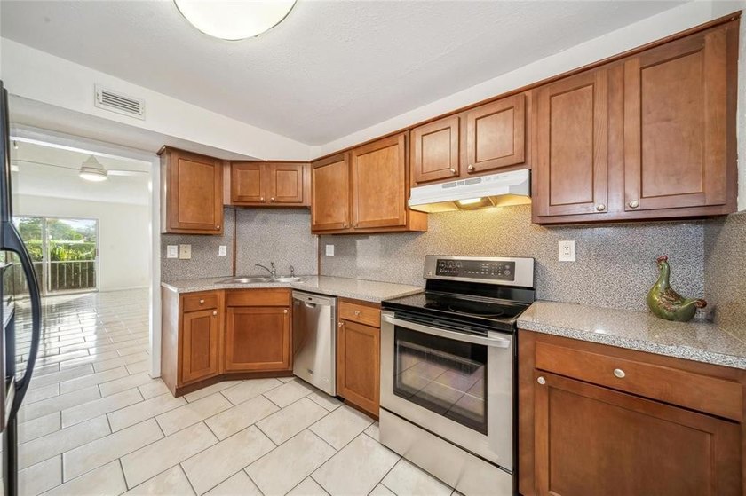 Briarwood Club in the heart of Coral Springs. Spacious 2-Beds - photo 5