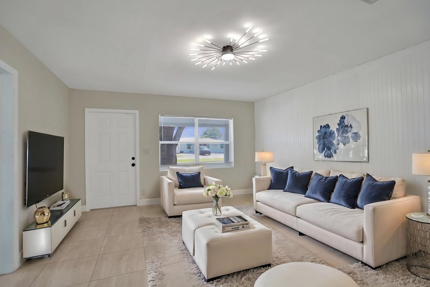 Beautiful 3/2 Single family home in Oakland park! Nicely - photo 3