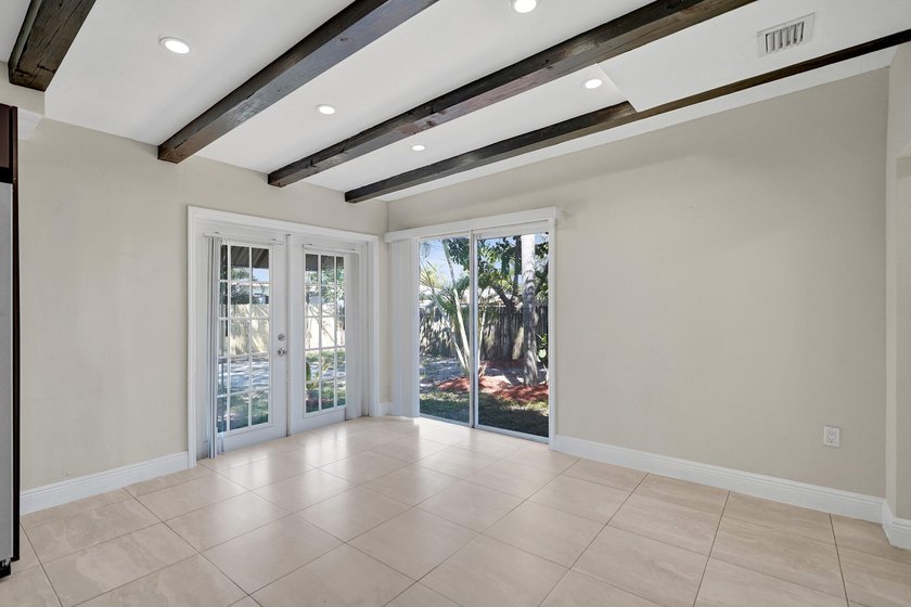 Beautiful 3/2 Single family home in Oakland park! Nicely - photo 9