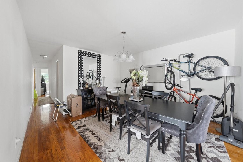 Move right into this spacious semi-detached two-family home - photo 5