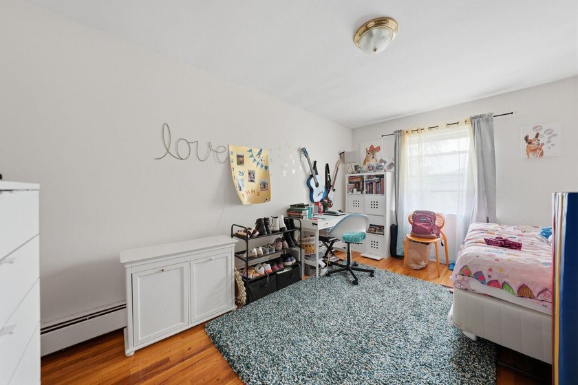 Move right into this spacious semi-detached two-family home - photo 9