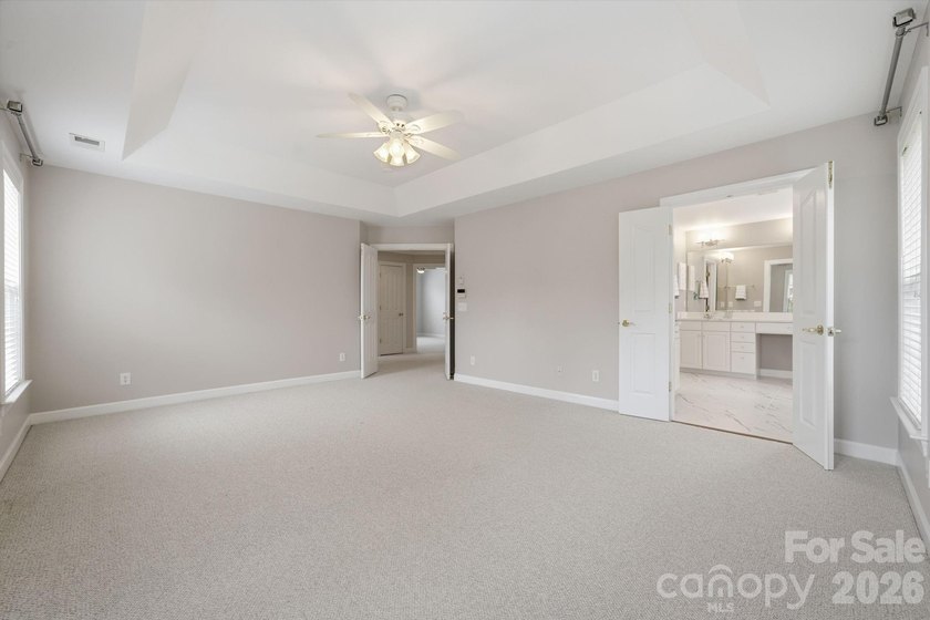 Stunning Brick Home in beautiful Hunter Oaks Subdivision with 3 - photo 16
