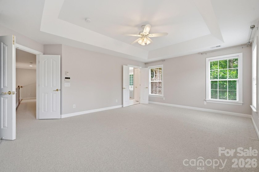 Stunning Brick Home in beautiful Hunter Oaks Subdivision with 3 - photo 17