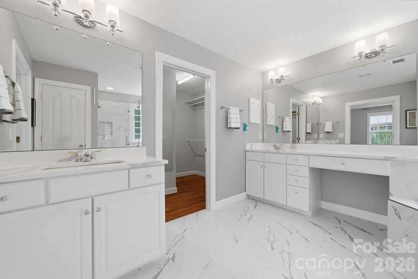 Stunning Brick Home in beautiful Hunter Oaks Subdivision with 3 - photo 18
