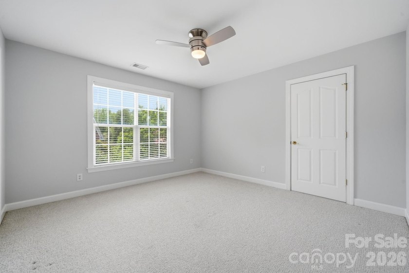 Stunning Brick Home in beautiful Hunter Oaks Subdivision with 3 - photo 22