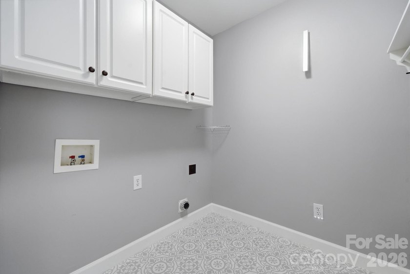 Stunning Brick Home in beautiful Hunter Oaks Subdivision with 3 - photo 25