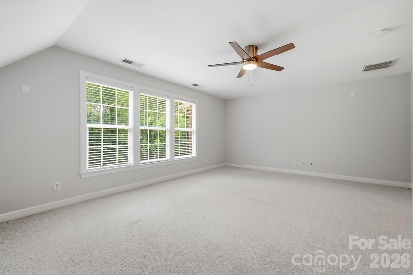 Stunning Brick Home in beautiful Hunter Oaks Subdivision with 3 - photo 26