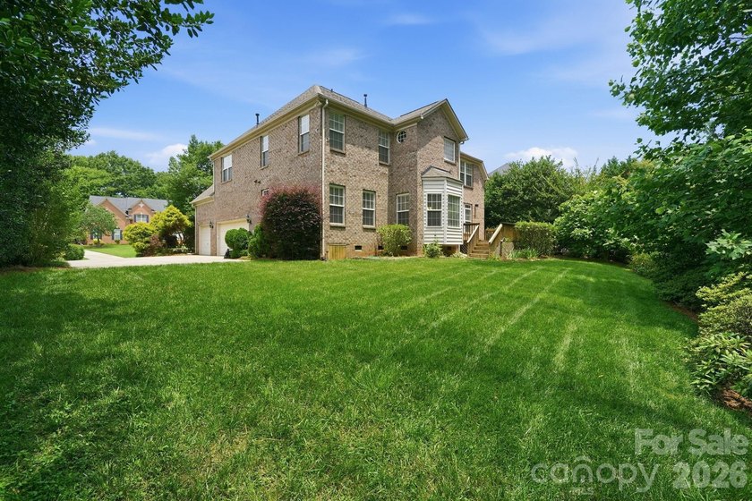 Stunning Brick Home in beautiful Hunter Oaks Subdivision with 3 - photo 29