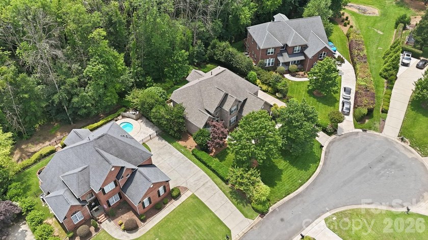Stunning Brick Home in beautiful Hunter Oaks Subdivision with 3 - photo 32