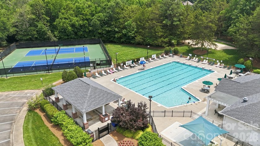 Stunning Brick Home in beautiful Hunter Oaks Subdivision with 3 - photo 36