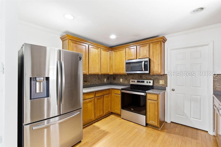 Discover this spacious 1,700+ sq. ft., 3 bedroom, 2.5 bath home - photo 8