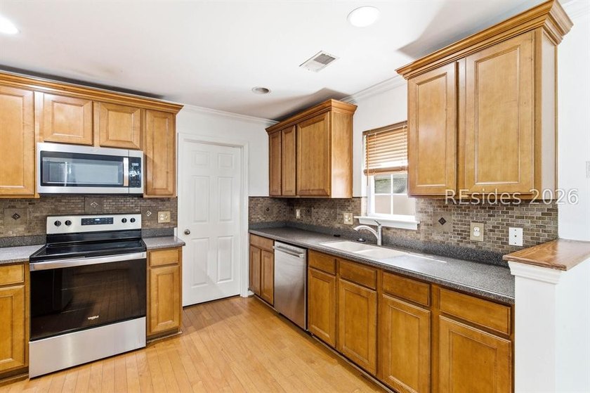 Discover this spacious 1,700+ sq. ft., 3 bedroom, 2.5 bath home - photo 9